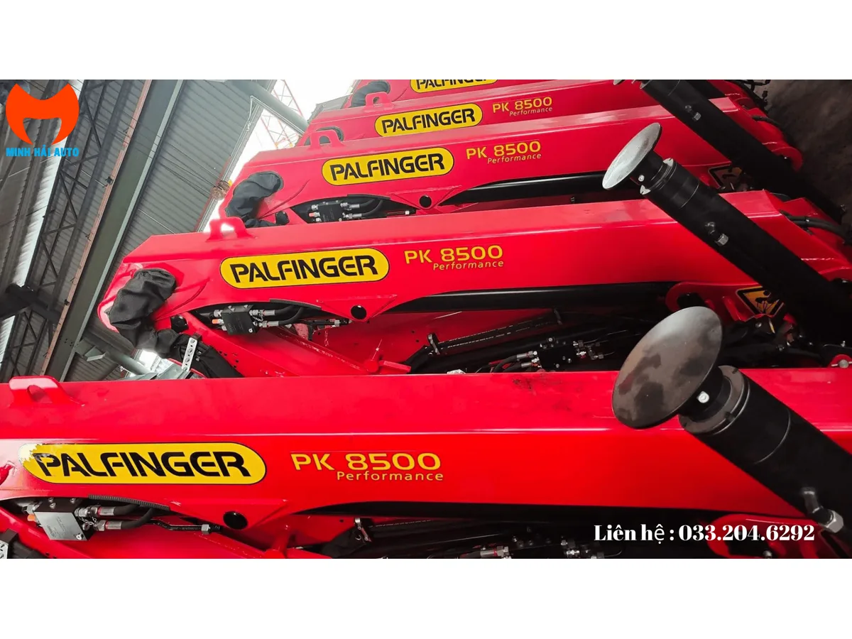 Tem model Palfinger PK 8500 Performance trên thân cần cẩu