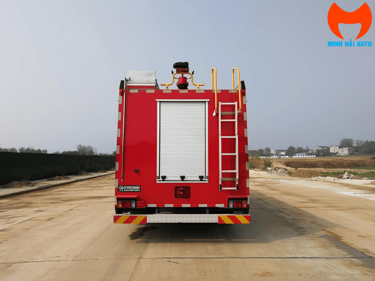 Pháo phun đa năng PL832 trên xe chữa cháy bọt ISUZU GIGA tầm phun 60m