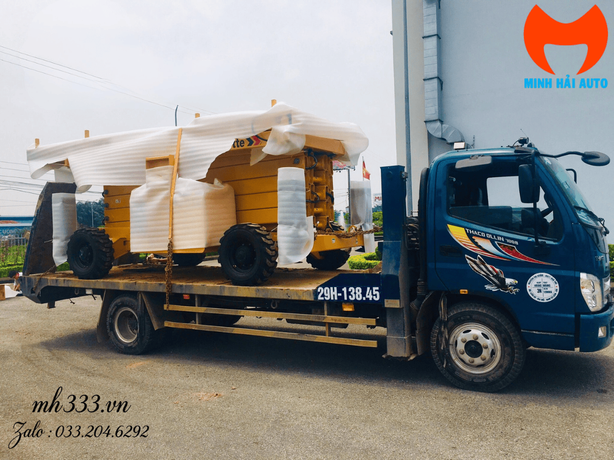 Sàn thao tác rộng rãi của xe nâng người cắt kéo Haulotte 18m với sức nâng 500kg.