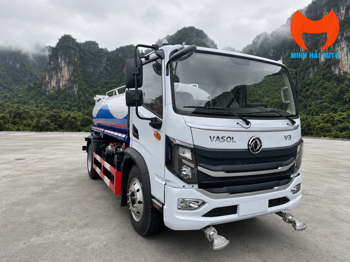 Sàn thao tác và cụm đường ống phía sau xe phun nước