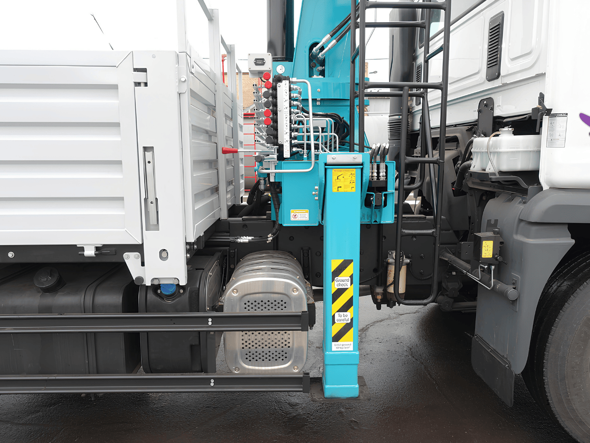 Showroom trưng bày xe gắn cẩu Hyundai 6 tấn HLC-7016 của công ty Minh Hải.