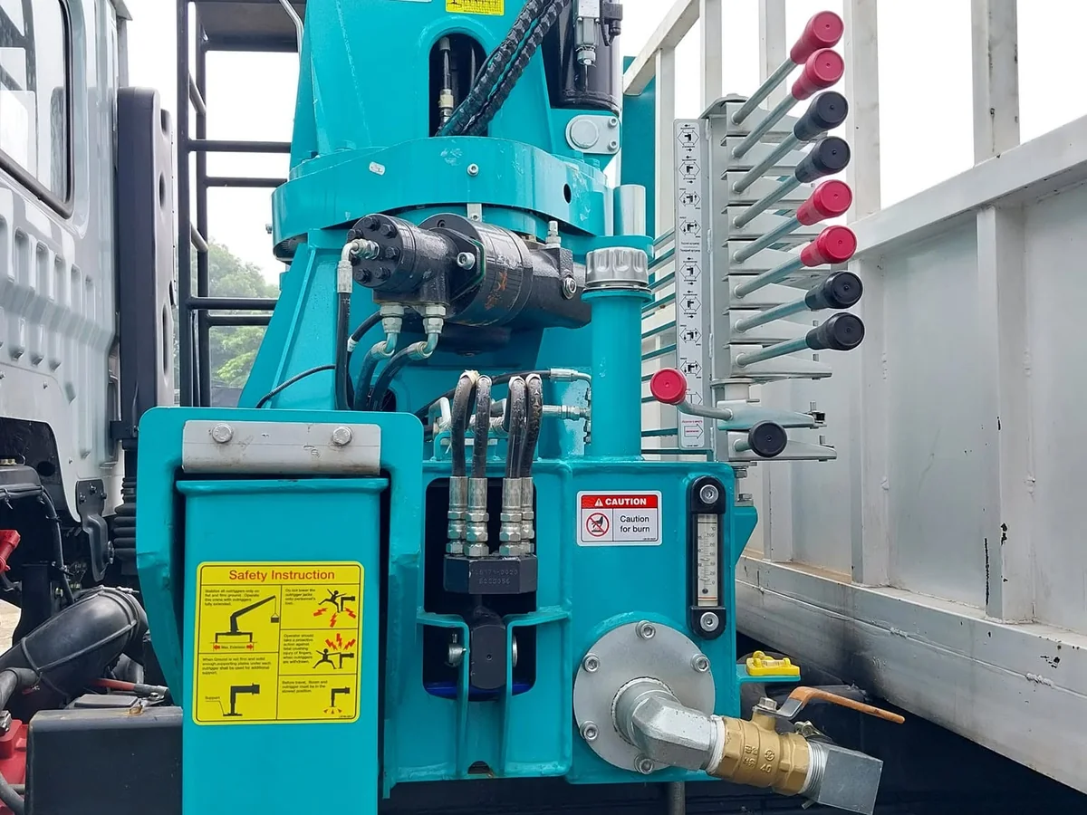 Tay điều khiển thủy lực xe tải gắn cẩu 5 tấn