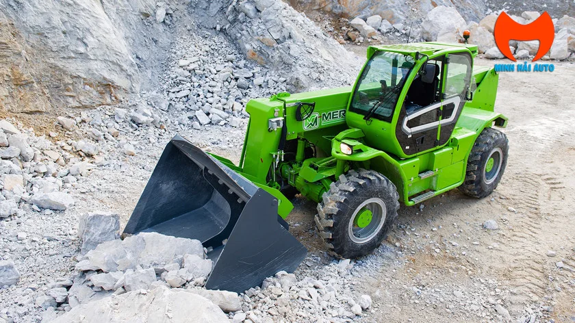 Xe nâng đa năng Telehandler Merlo lắp gầu xúc