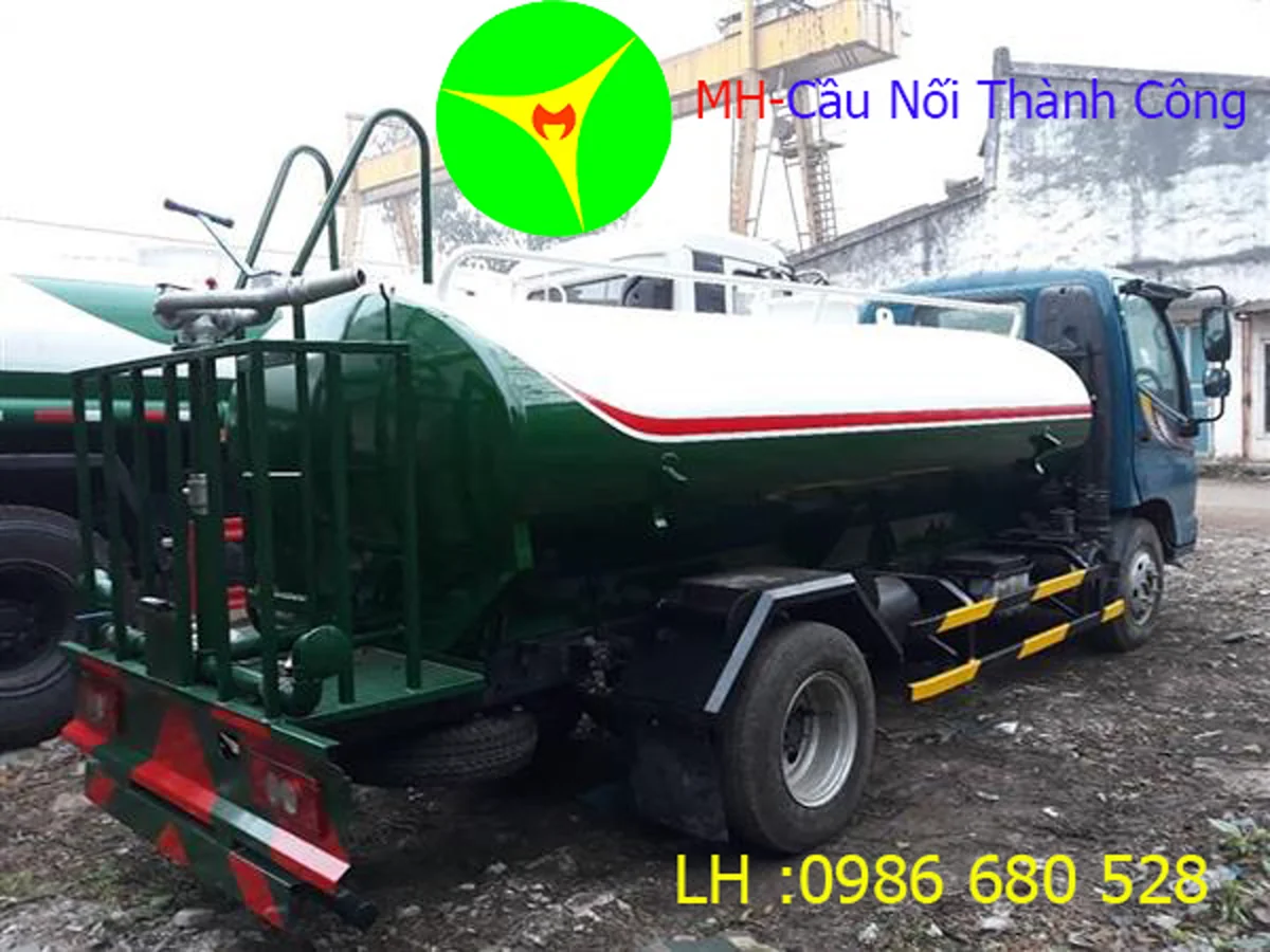 Bồn nước và sàn thao tác phía sau xe Thaco Ollin 500B