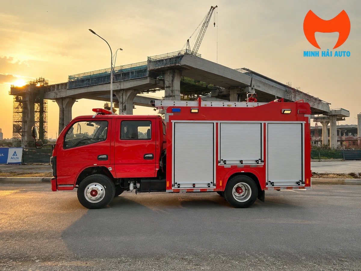 Thang nhôm bố trí trên nóc xe cứu hỏa cỡ nhỏ