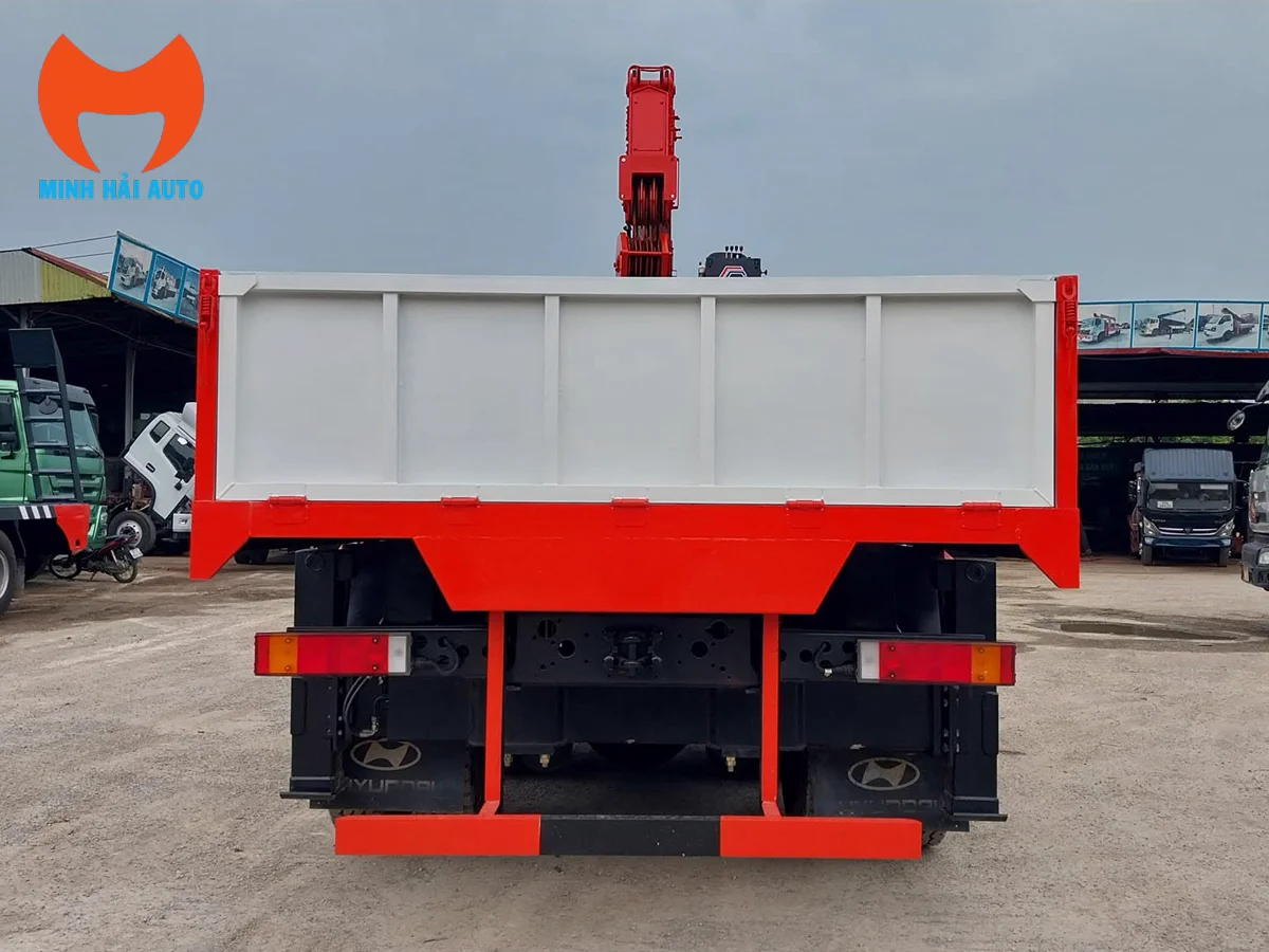 Thùng hàng xe Dongfeng 4 chân gắn cẩu Kanglim KS2825 Thùng xe Dongfeng 4 chân gắn cẩu Kanglim KS2825