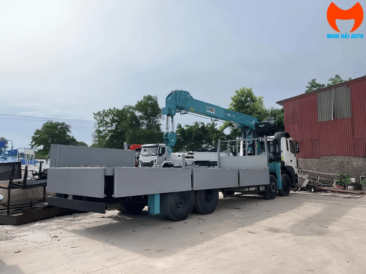 Thùng xe Hyundai HD320 gắn cẩu Everdigm HLC-12015
