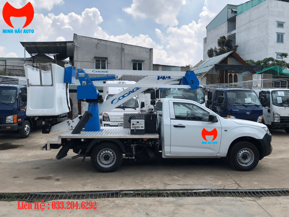 Xe ô tô gắn giỏ nâng người Socage 14A Compact làm việc tại khu đô thị