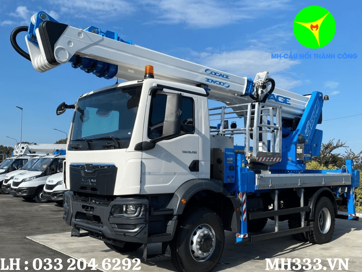 Socage ForSte 35TJ thể hiện khả năng vươn cao ấn tượng, lý tưởng cho việc tiếp cận đường dây điện và thiết bị trên cột cao.