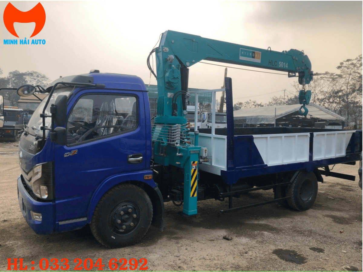 Xe tải dongfeng gắn cẩu tự hành 5 tấn 4 đốt đang bảo trì