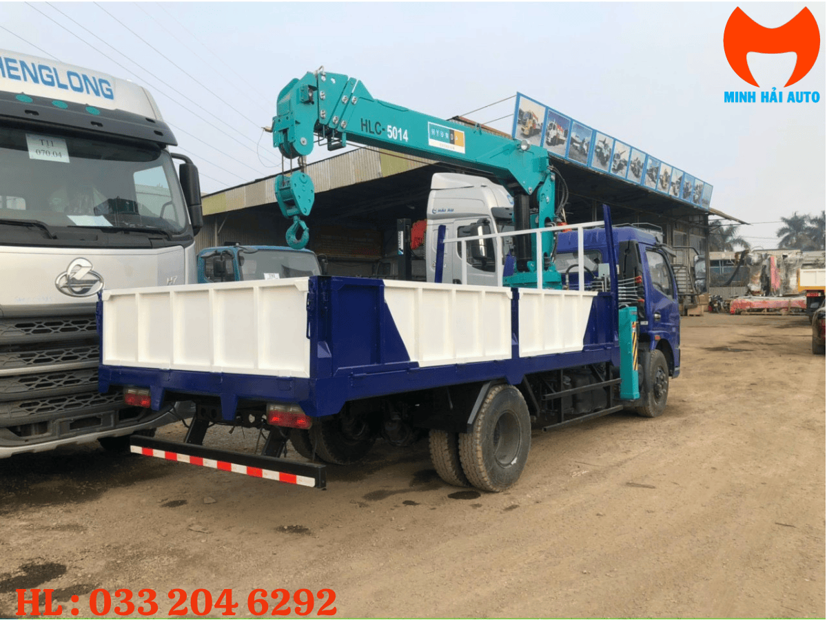 Xe tải dongfeng gắn cẩu tự hành 5 tấn 4 đốt trong xưởng