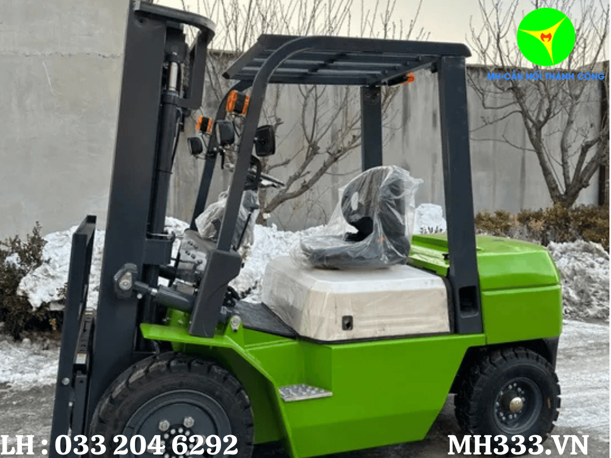 xe nâng forklift Zoomlion 5 tấn đang làm việc