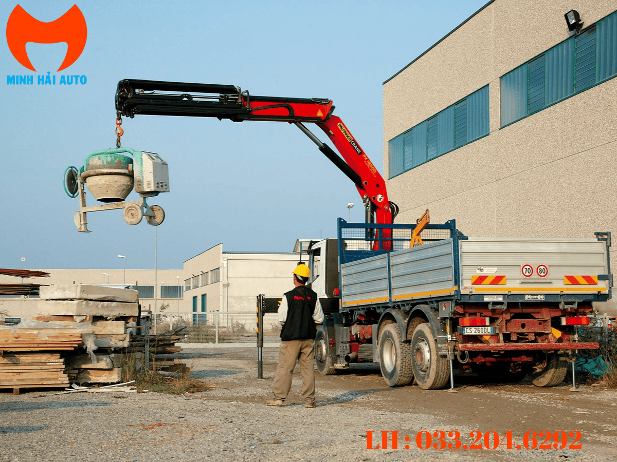 Xe đầu kéo gắn cẩu gập Palfinger 8 tấn PK 18500