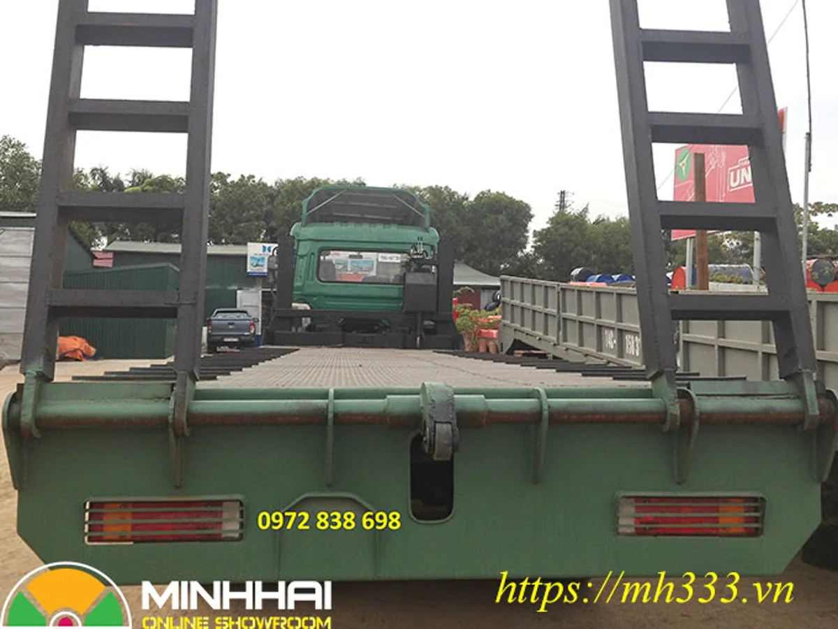 Sàn và hai cầu dẫn gập phía sau xe nâng đầu Cửu Long TMT 3 chân