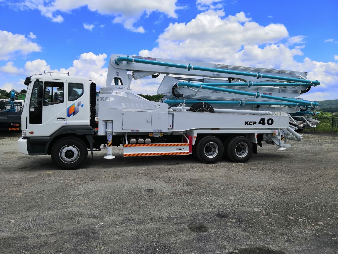 Toàn cảnh xe bơm bê tông KCP 40m mới 100% trên nền xe Daewoo
