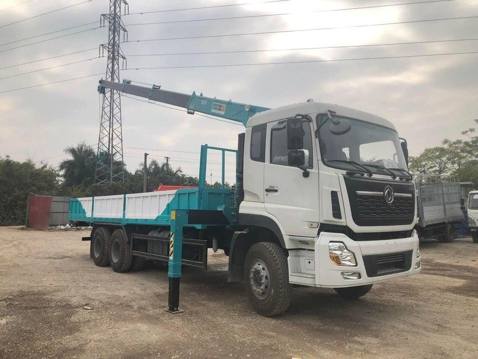 Toàn cảnh xe cẩu thùng 8 tấn Dongfeng gắn cẩu Hyundai Everdigm HLC-8016.