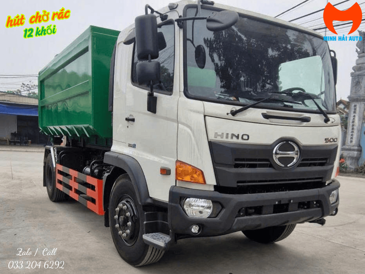Toàn cảnh xe chở rác Hino 14 khối (Hooklift) vận hành mạnh mẽ.