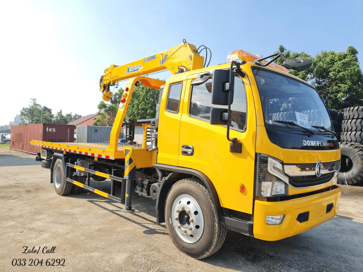 Toàn cảnh xe cứu hộ kéo chở cẩu Dongfeng 4 tấn nhập khẩu.