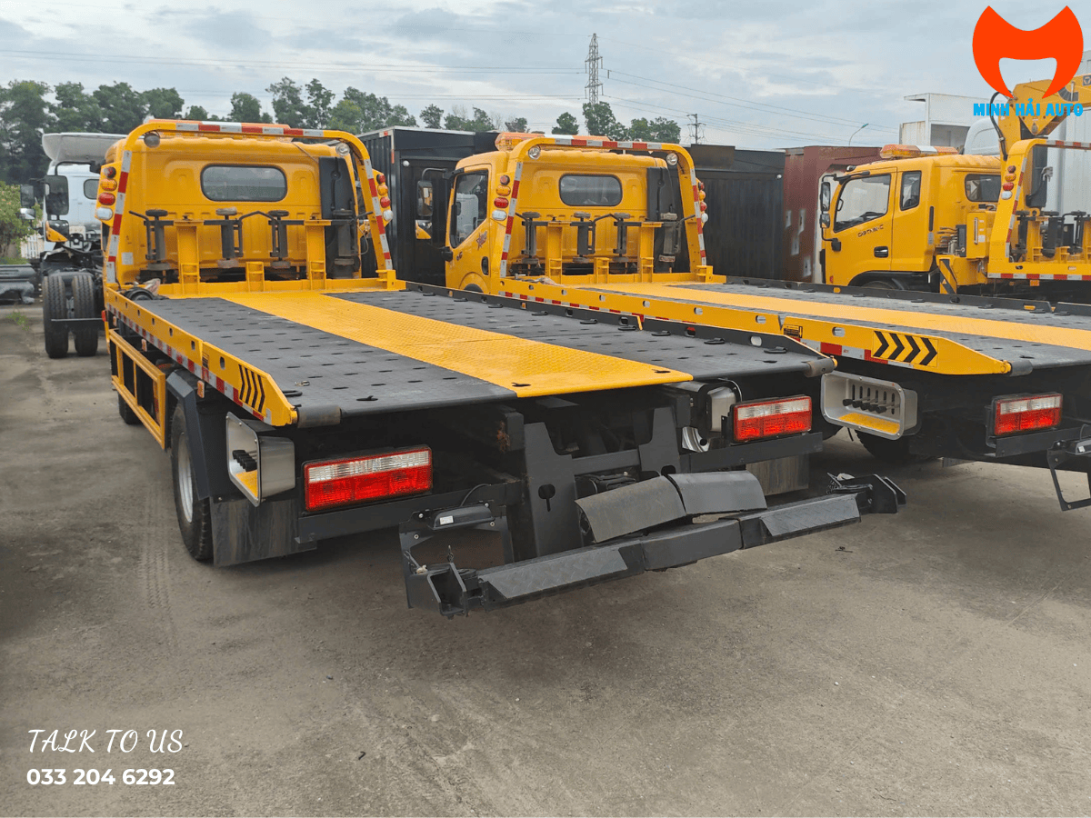 Toàn cảnh xe cứu hộ sàn trượt 3.5 tấn Dongfeng mới 100% tại bãi xe Minh Hải Auto.