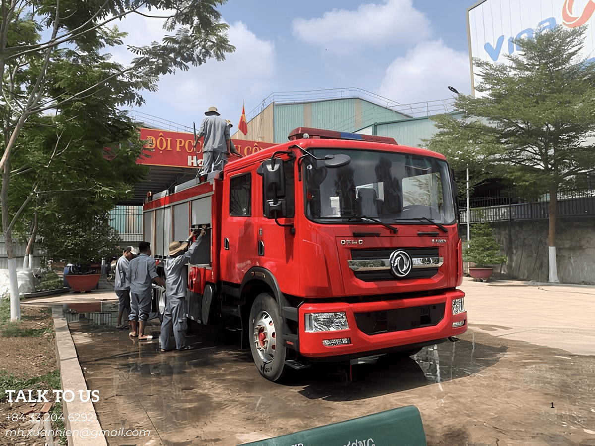 Toàn cảnh xe cứu hỏa 7 khối Dongfeng với thiết kế chuyên dụng và hiện đại.