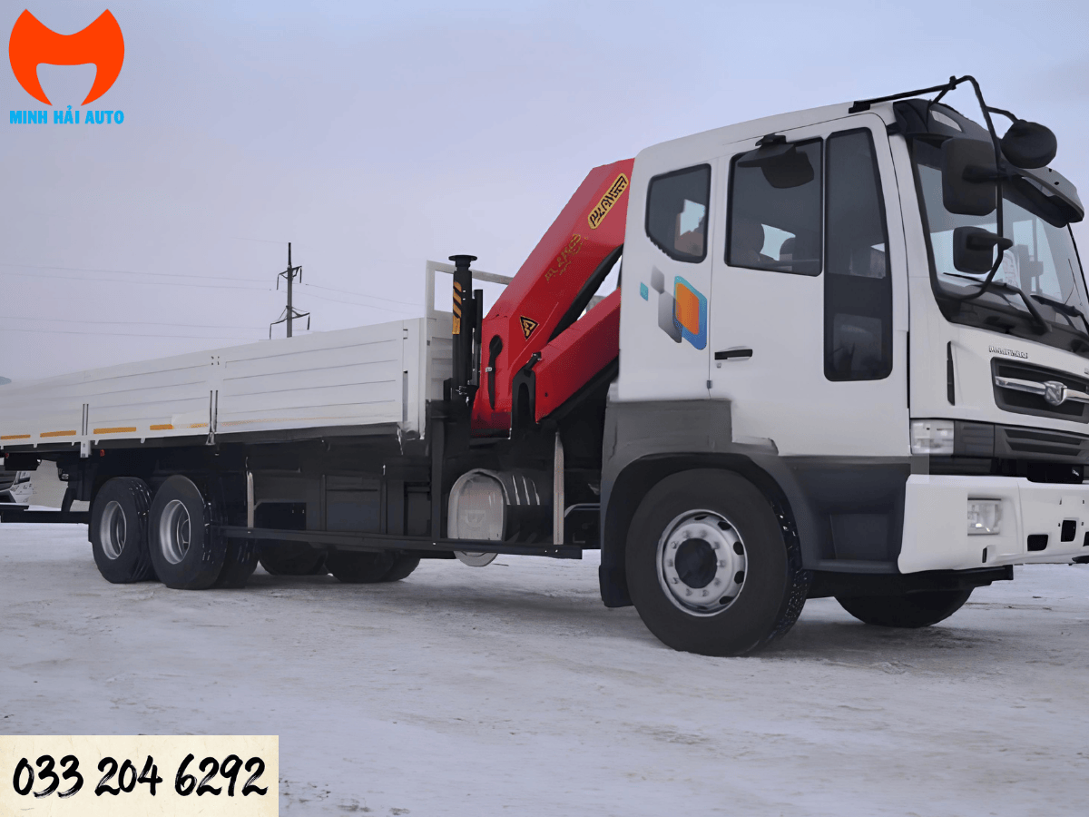 Toàn cảnh xe tải Daewoo gắn cẩu gập 10 tấn Palfinger PK23500.