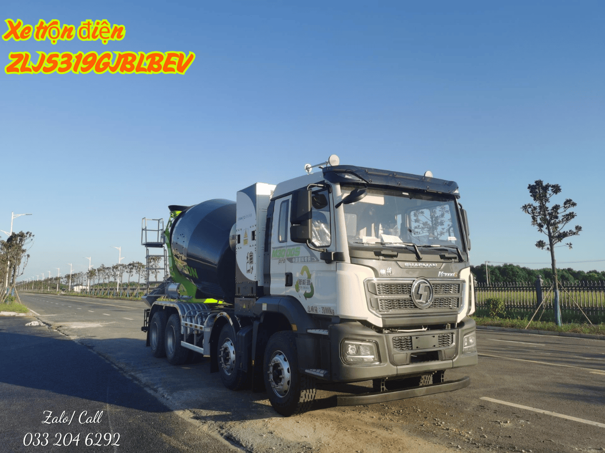 Toàn cảnh Xe trộn bê tông điện ZLJ5319GJBLBEV tại một công trình hiện đại.