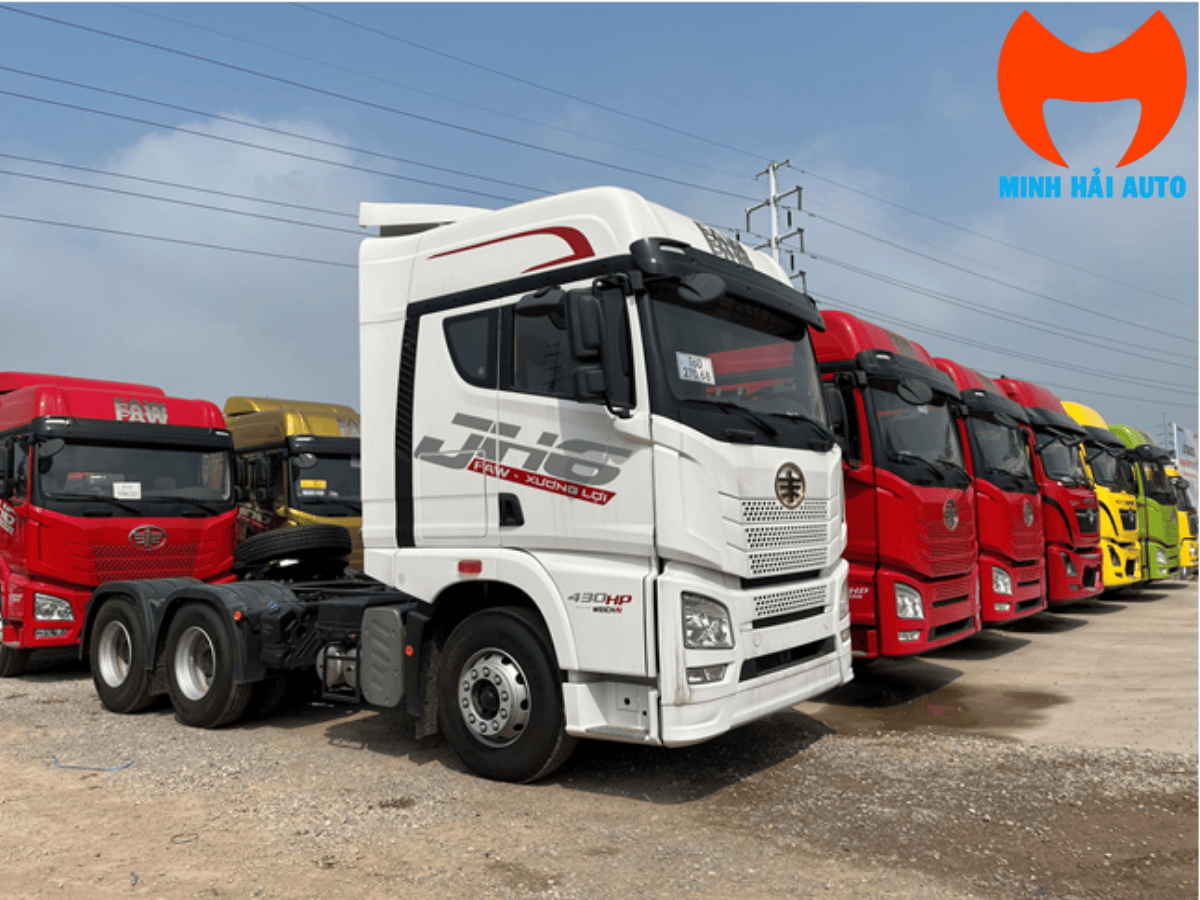 Toàn cảnh xe đầu kéo Faw 430Hp cầu láp phiên bản cabin JH6 màu đỏ mạnh mẽ.