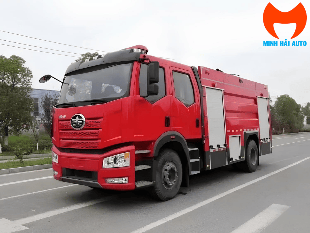 Toàn cảnh xe chữa cháy FAW 12 khối (12m3) nhập khẩu chính hãng tại Minh Hải Auto.
