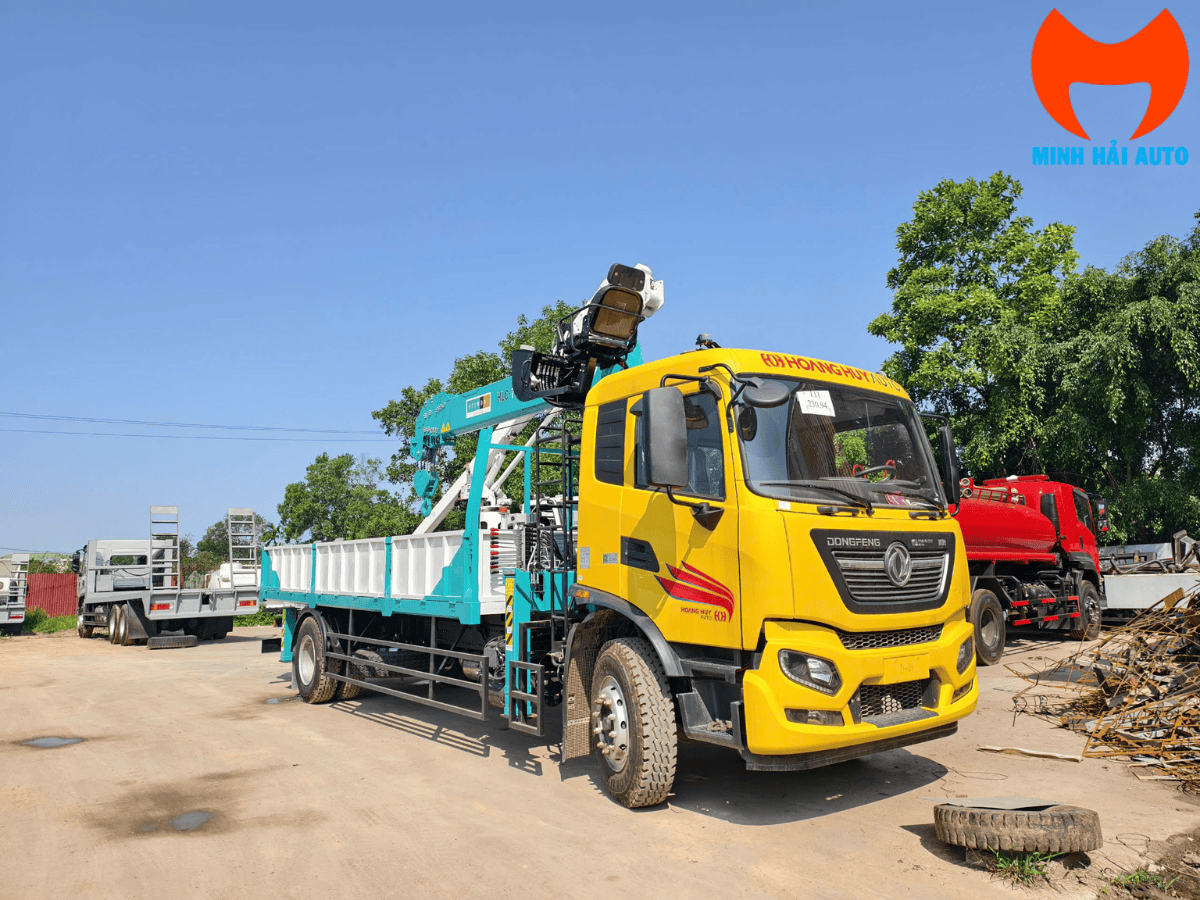 Tổng thể xe tải cẩu 6 tấn Dongfeng B180 gắn cẩu Hyundai HLC7016