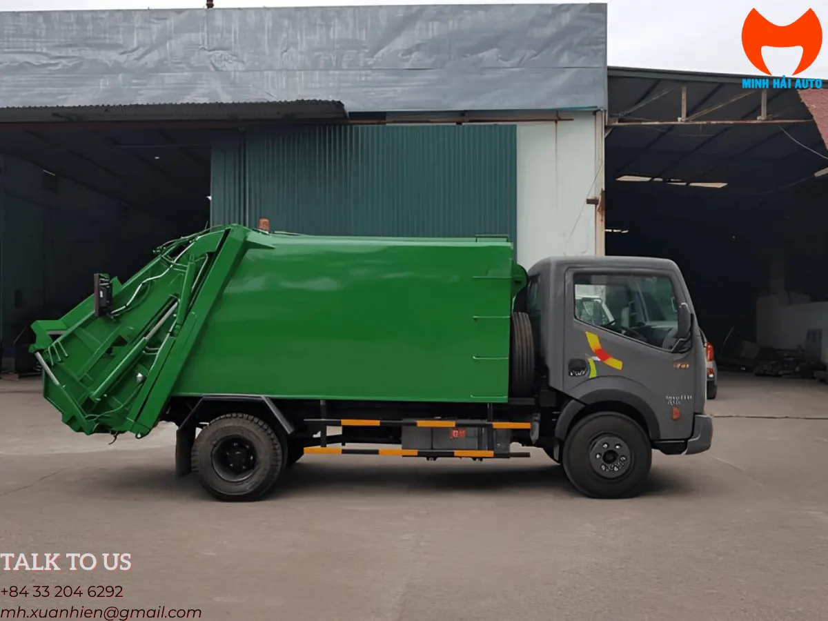 Thùng cuốn ép rác VEAM VT652 nhìn ngang cùng cabin và bánh sau