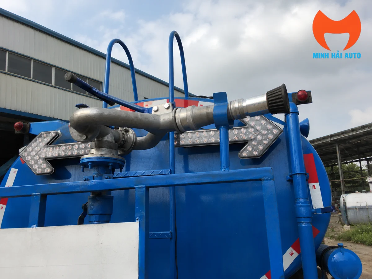 Vòi sen tưới cây trên nóc téc xe phun nước