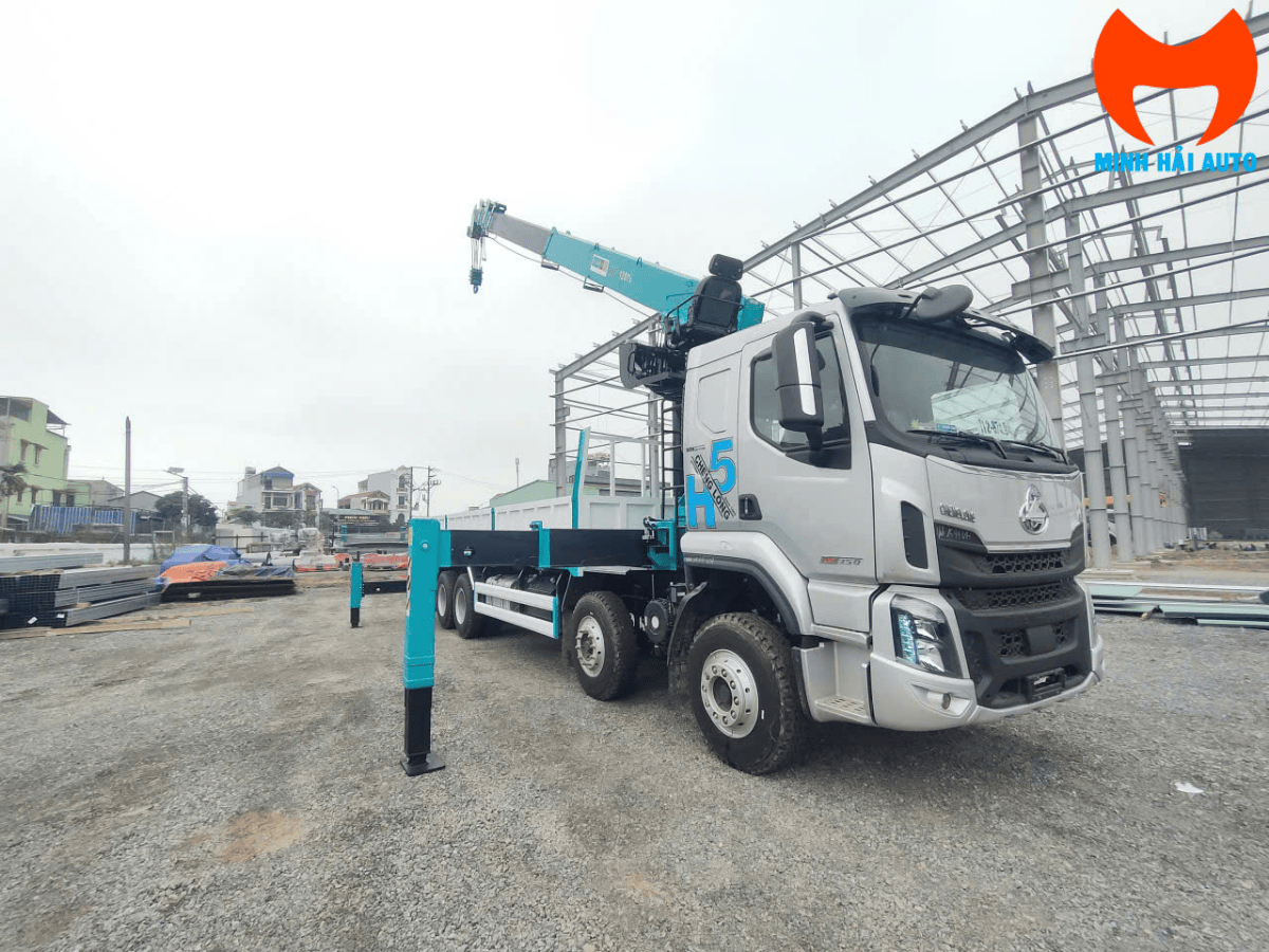 Xát xi 3 lớp thép cường lực Chenglong H5 dập nguyên khối trên máy 6300 tấn