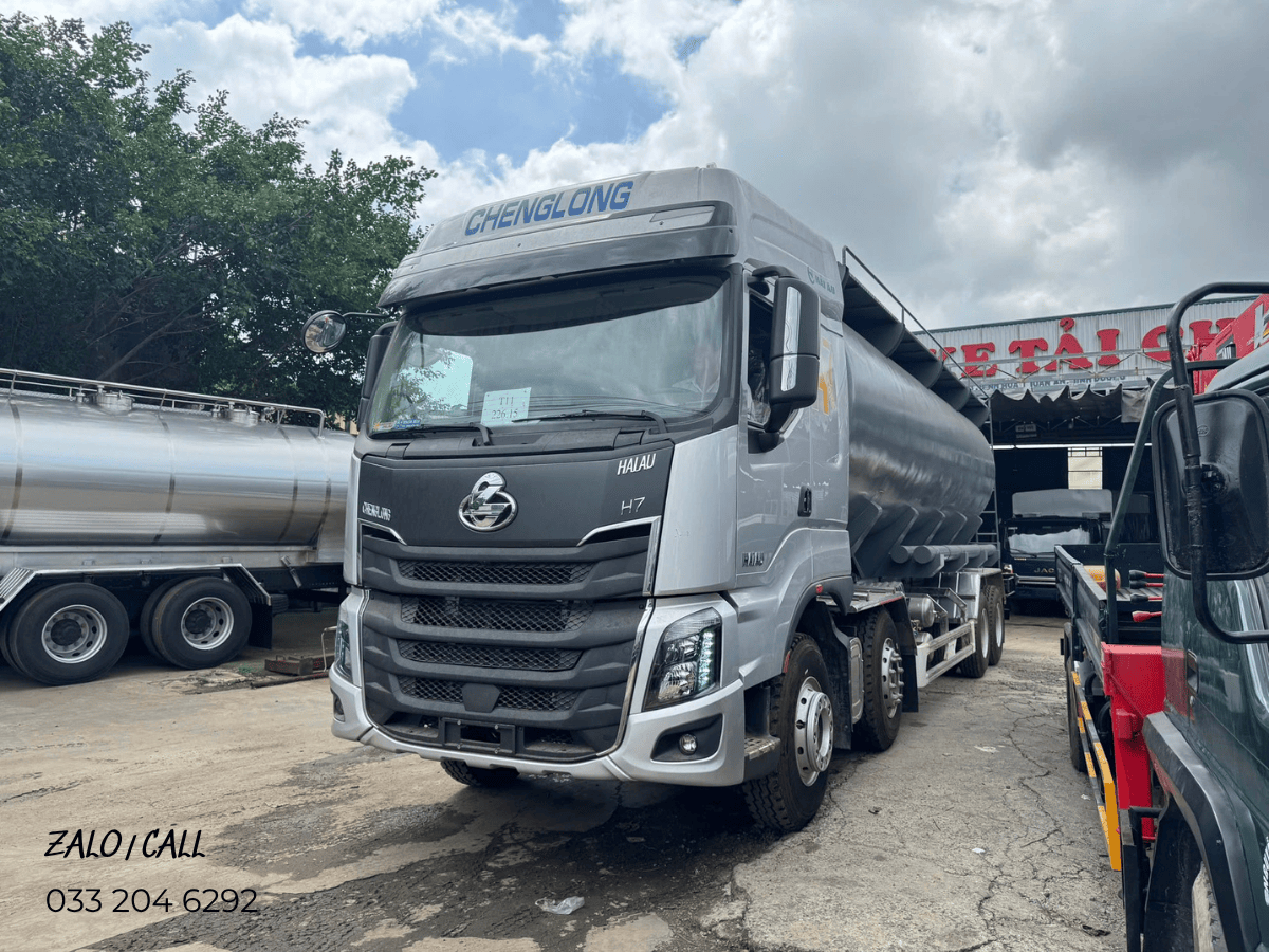 Xe bồn chở cám ChengLong 28 khối tại Hà Nội sẵn sàng bàn giao cho khách hàng.