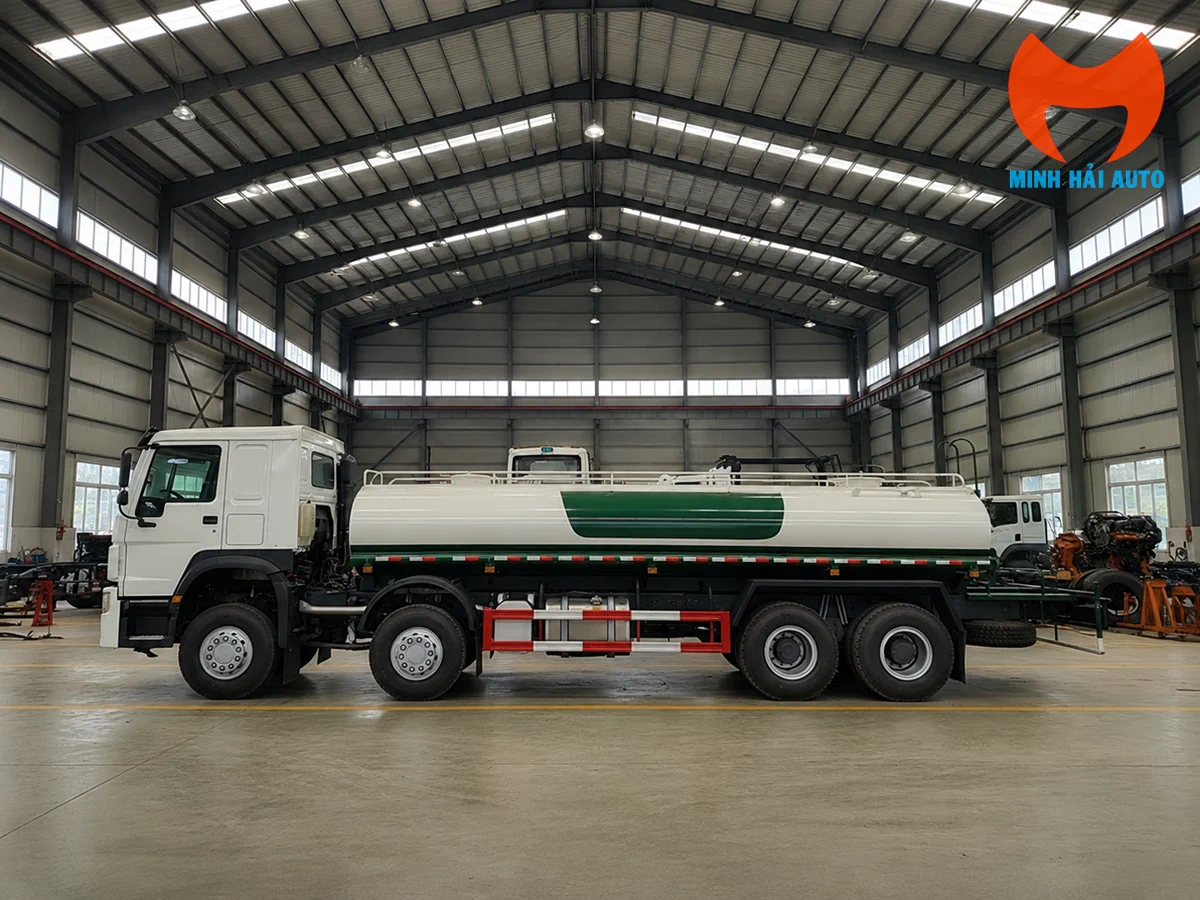 Xe bồn phun nước Howo 17 khối trong kho sẵn giao
