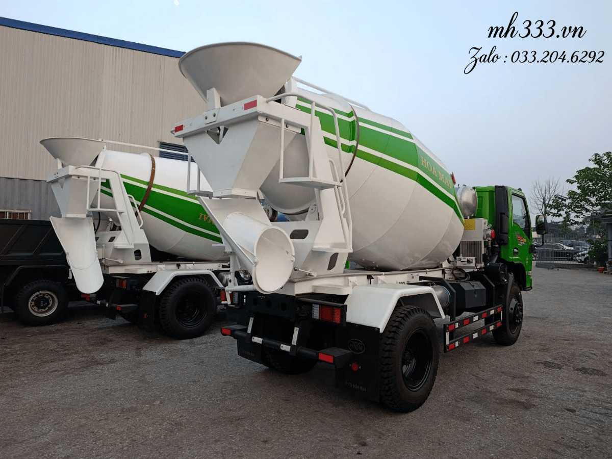 Xe bồn trộn bê tông Hoa Mai 2.3 khối nhỏ gọn, linh hoạt trong ngõ hẹp