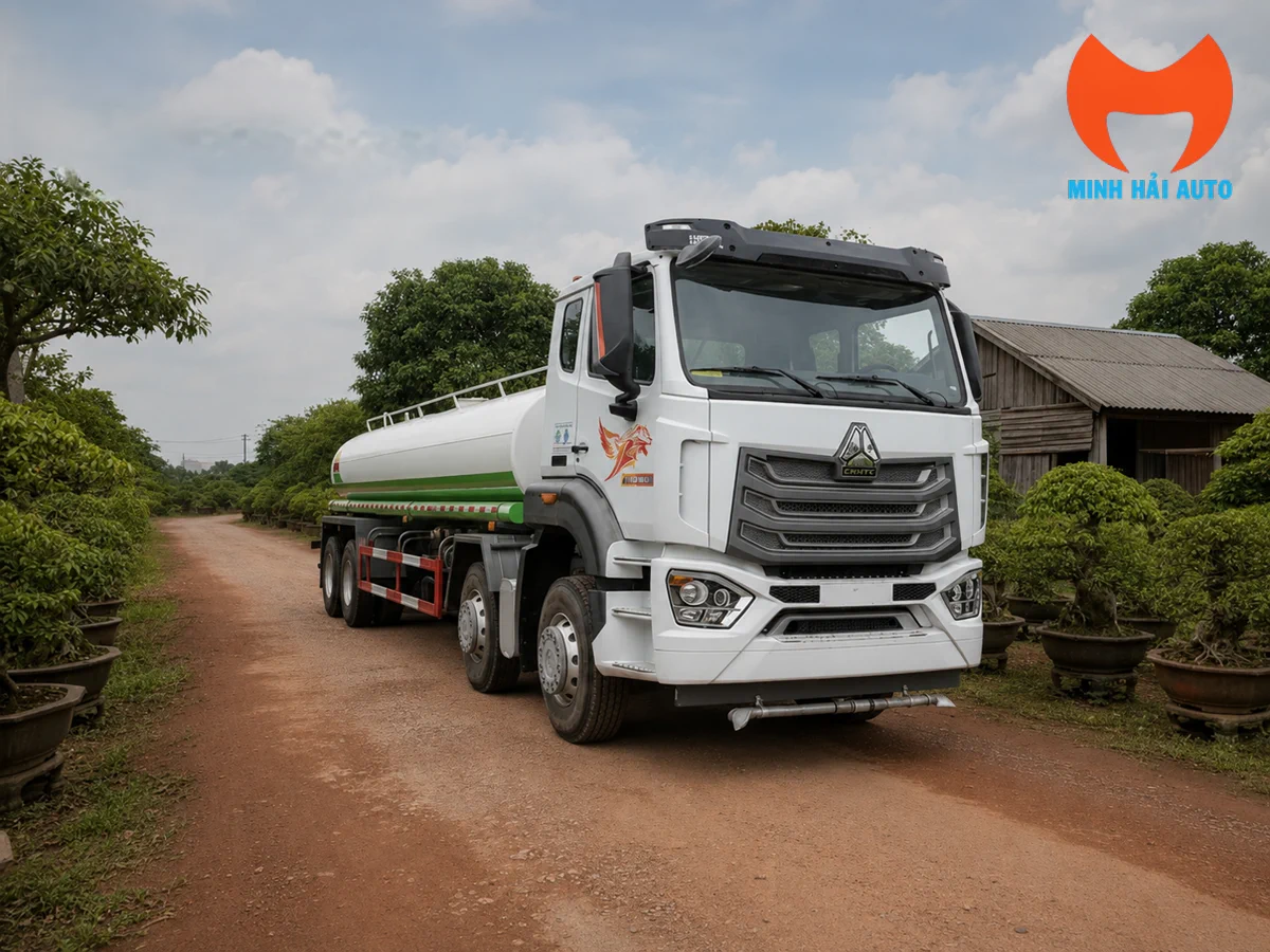 Xe bồn tưới cây rửa đường Howo 8x4 17 khối góc trước