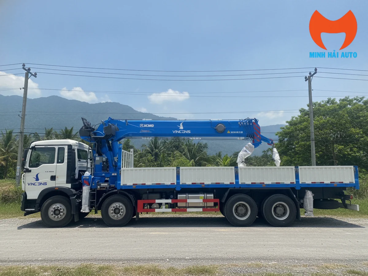 Xe cẩu 20 tấn nâng máy móc công nghiệp