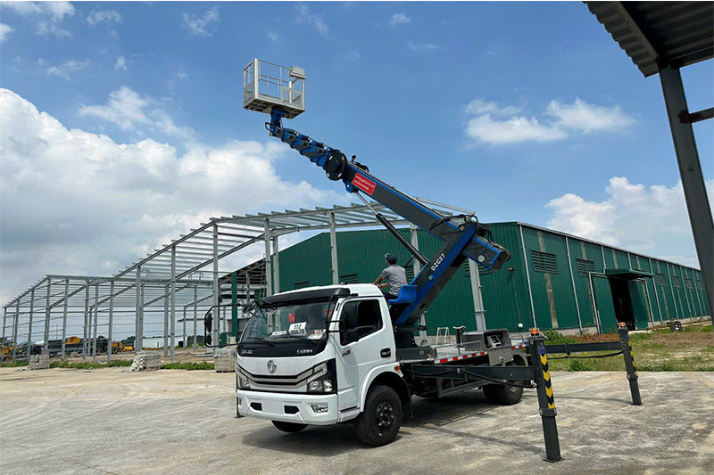 giỏ nâng người xe tải cẩu UNIC