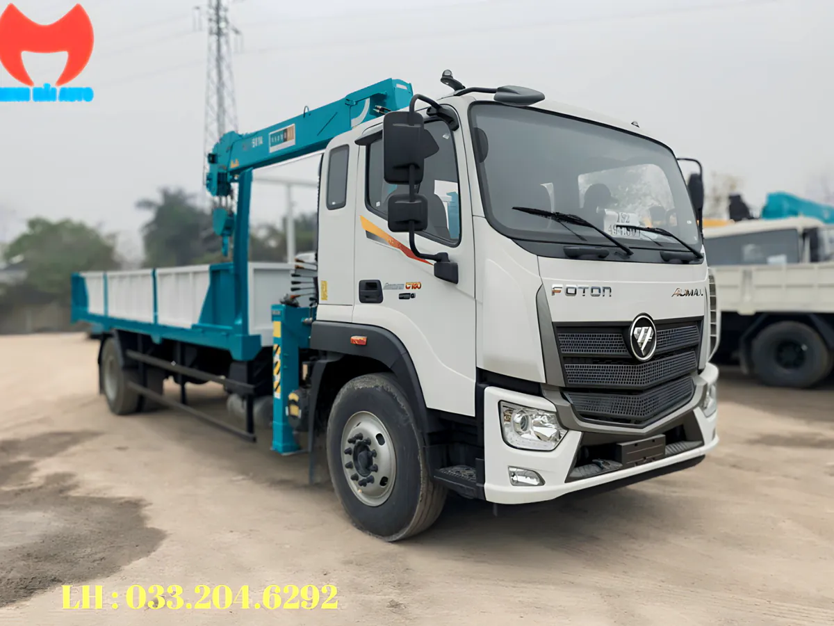 Xe tải gắn cẩu thủy lực và thùng chở hàng