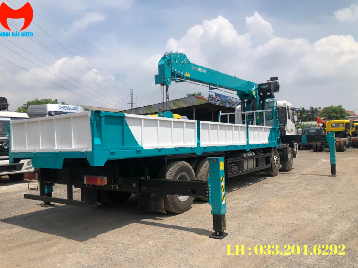 Cần cẩu lắp trên xe tải