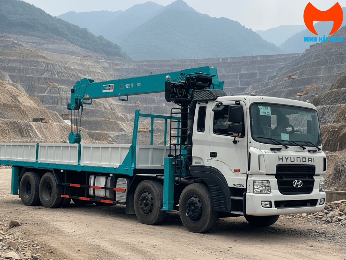 Xe cẩu tự hành Hyundai Everdigm đang hoạt động tại công trình