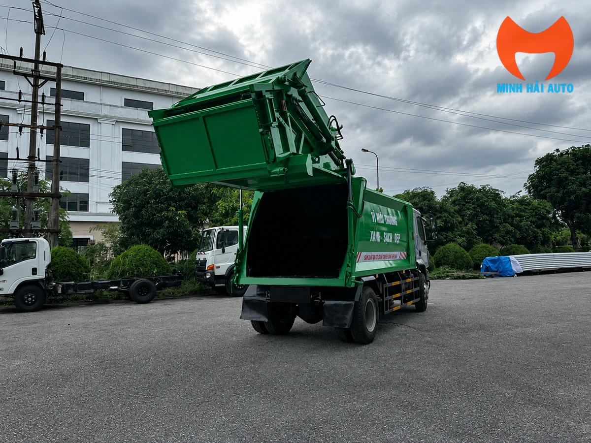 Đuôi thùng xe cuốn ép rác Chenglong M3 14m3 đang mở