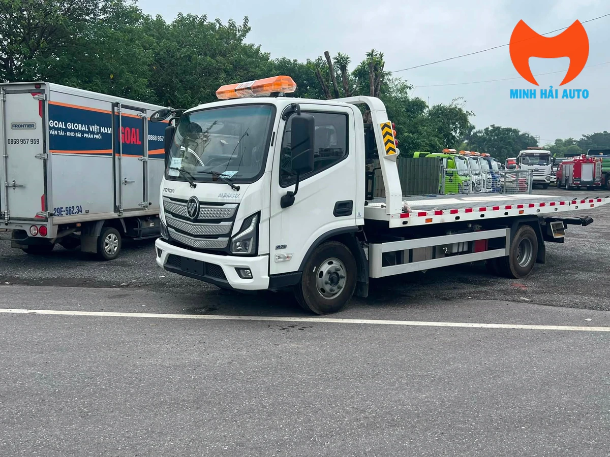 Xe cứu hộ Foton Aumark với sàn chở nhìn ngang tại bãi xe