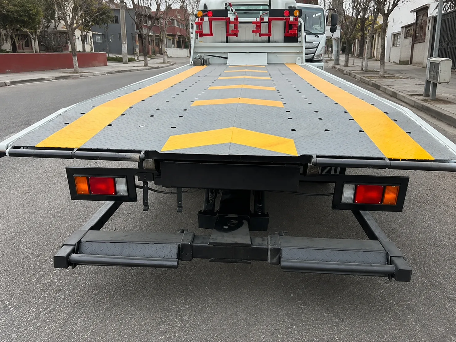 Mặt sàn trượt của xe cứu hộ giao thông Isuzu