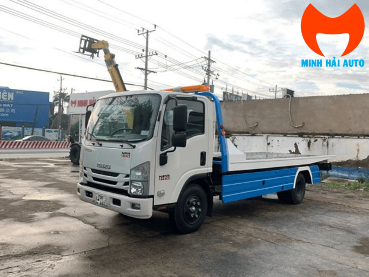 Xe cứu hộ sàn trượt Isuzu NQR75ME4 nhìn góc trước bên trái