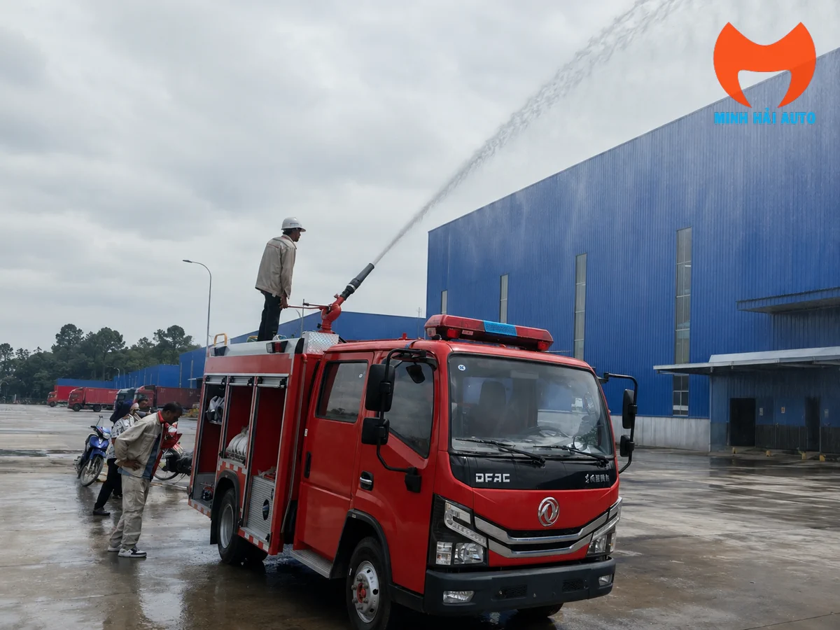 Xe chữa cháy Dongfeng 6 khối màu đỏ mới 100% theo cấu hình sản phẩm
