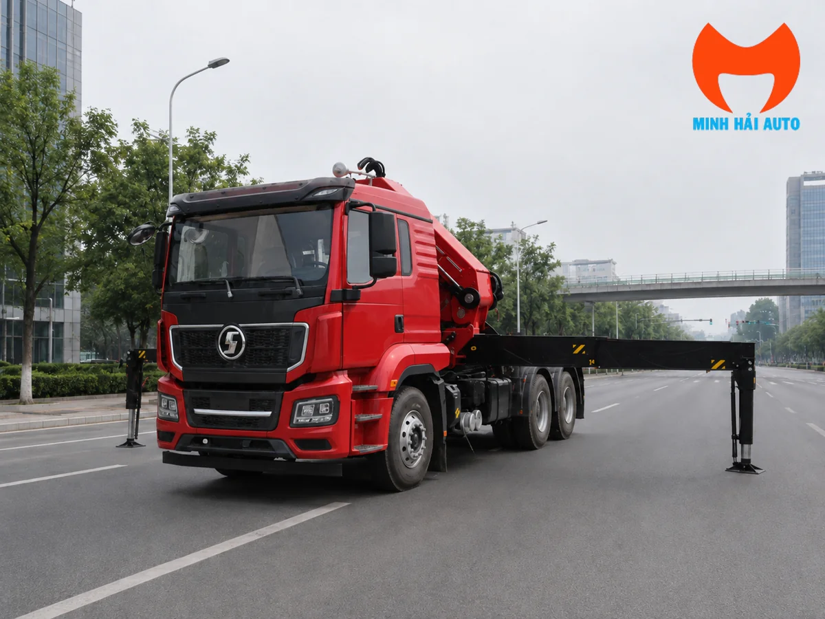 Xe đầu kéo gắn cẩu mở chân chống khi làm việc