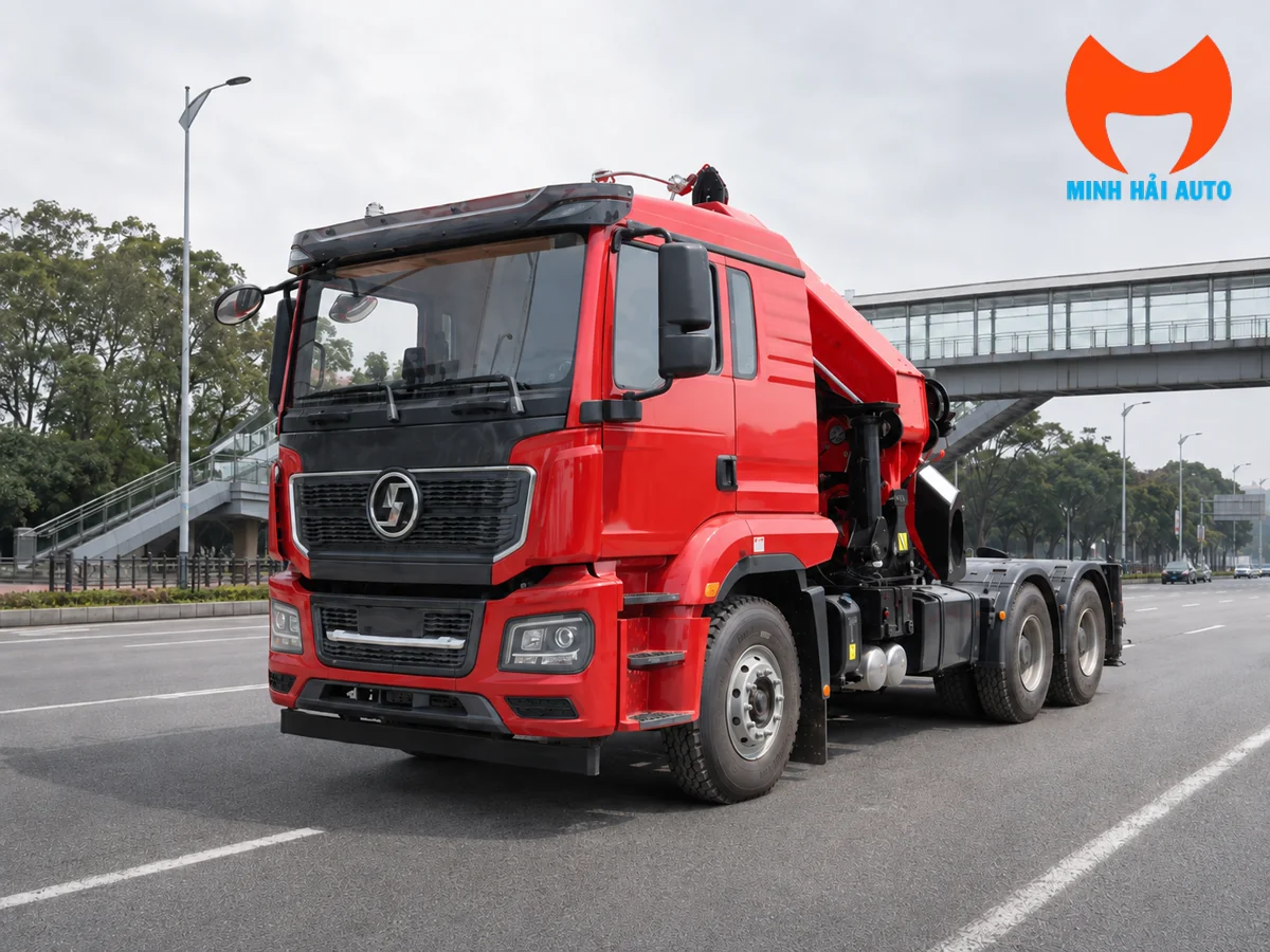 Xe đầu kéo gắn cẩu nhìn từ phía trước