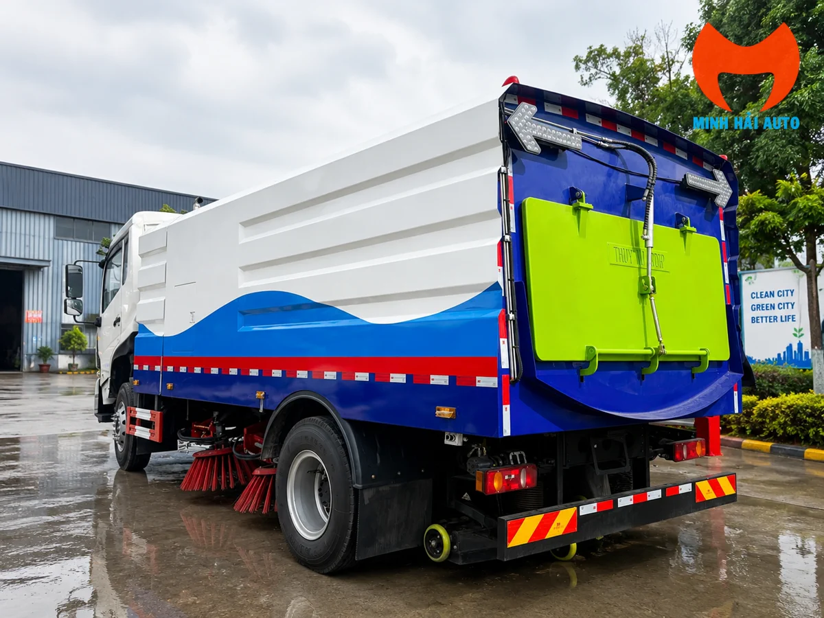 Xe ép rác thu gom rác sinh hoạt trên tuyến