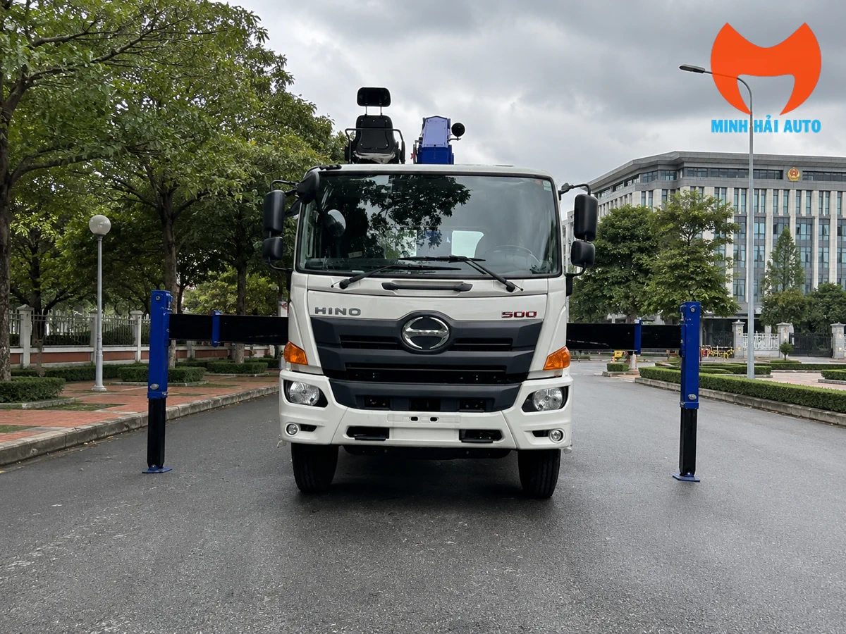 Chân chống trước xe Hino FM8JW7A gắn cẩu Dongyang SS2036